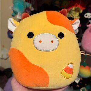 Tybalt the candy corn cow new Halloween squishmallow NWT